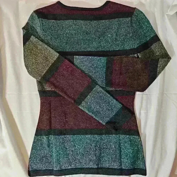✨Like New✨ Venus Long Sleeve V-Neck Striped Shimmer Sweater, Size XS - Picture 4 of 7